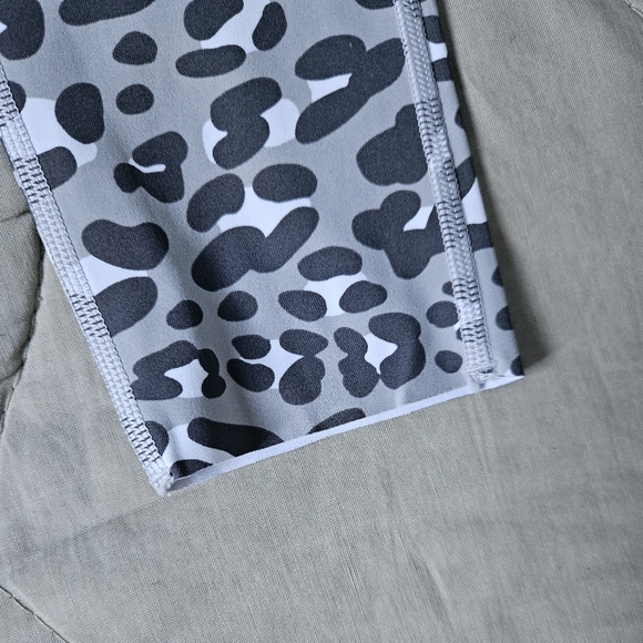 AERIE Offline leggings 7/8 Cheetah Grey White XS AE - Picture 6 of 7